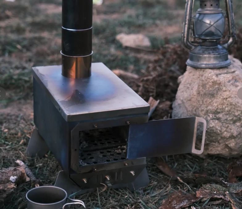 캠핑용 텐트 스토브 vs. 화덕: 어느 것이 더 많은 BTU를 출력할까요?